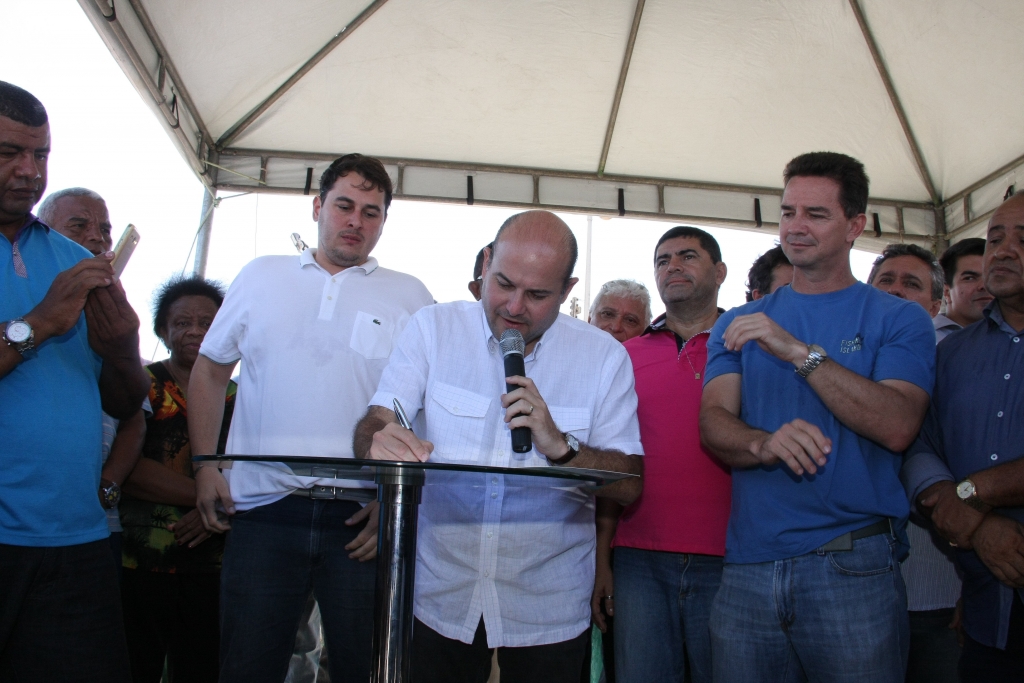 O projeto oferece espaço de lazer para a comunidade e busca a reinserção social de jovens da região (Foto: Kiko Silva)