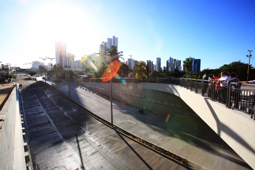 O novo túnel tem 210 metros de extensão e 23 de largura e possui pista em concreto com três faixas em ambos os sentidos da via (Foto: Marcos Moura)