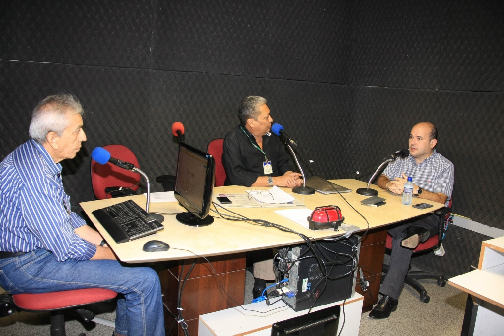 Roberto Cláudio respondeu perguntas dos apresentadores e ouvintes (Foto: Kiko Silva)
