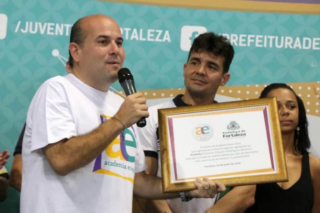 Homenagem ocorreu durante a aula que aconteceu no Ginásio Paulo Sarasate (Foto: Kaio Machado)