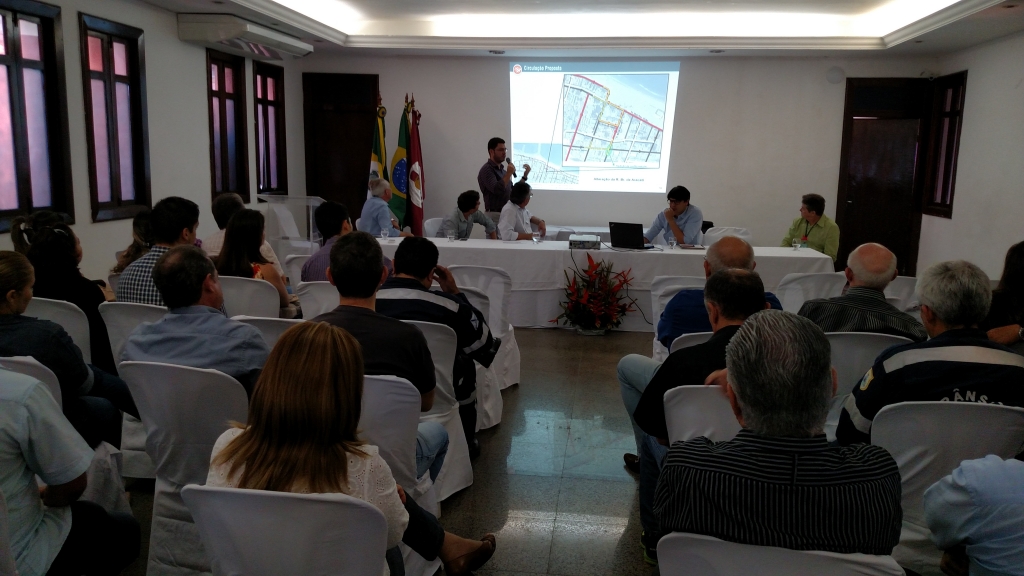 Estiveram presentes os engenheiros e arquitetos envolvidos no Plano de Ações Imediatas de Transporte e Trânsito de Fortaleza (PAITT)