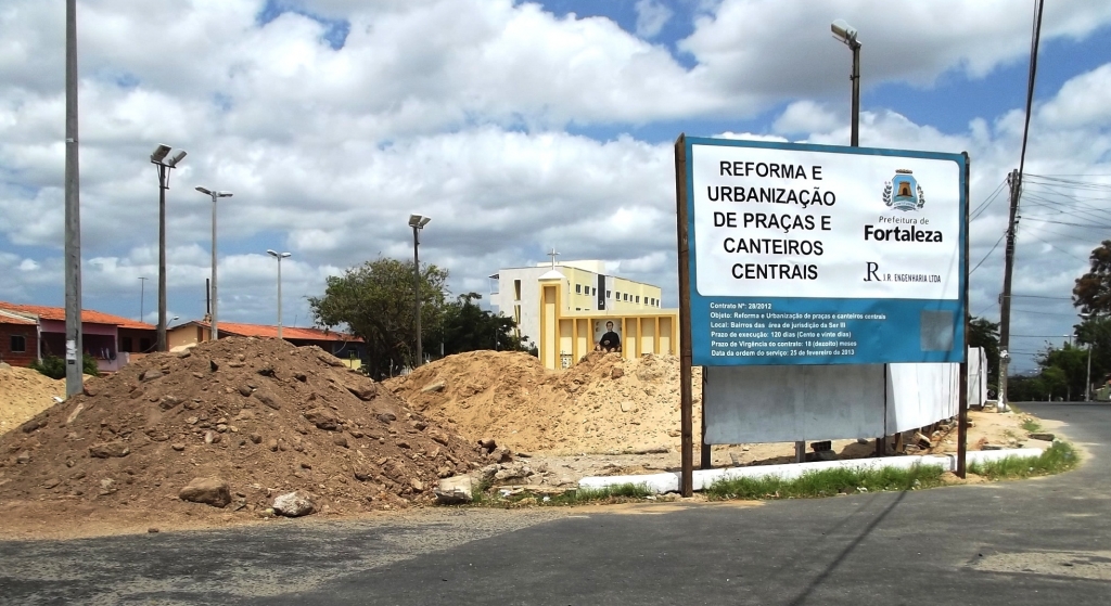A Praça Dom Bosco fica na Rua Maceió com Avenida Porto Velho, em uma área de 85x30 metros quadrados