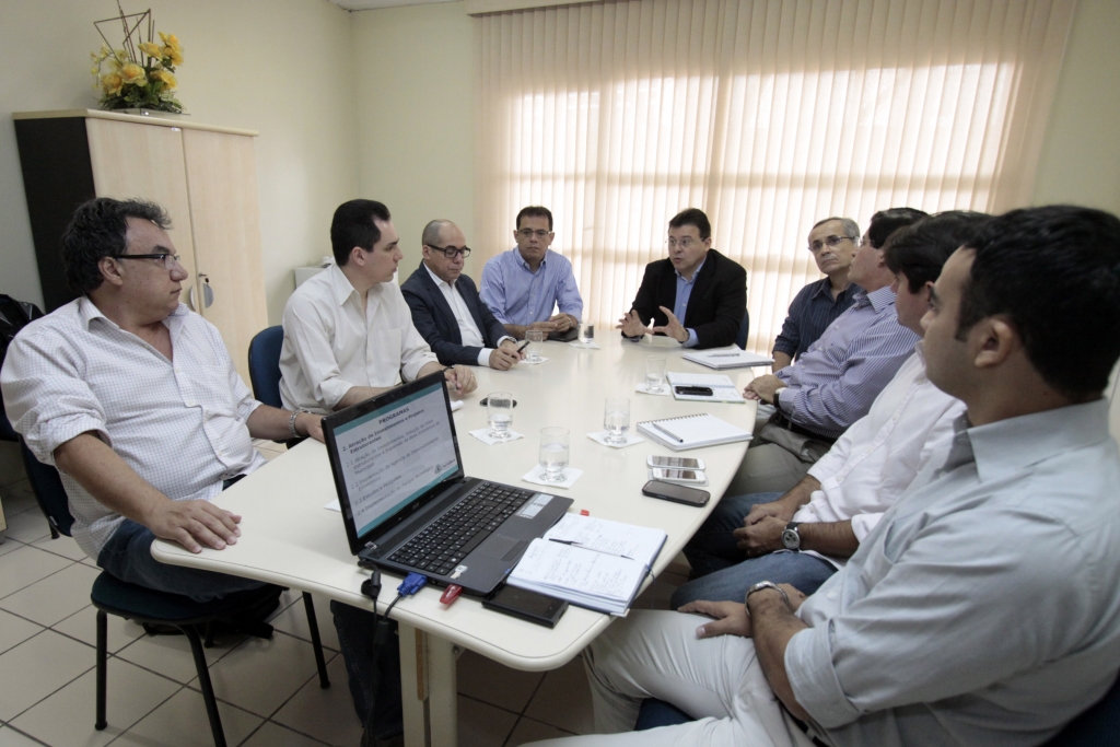 Ao final da reunião, ficou acordada a criação de um Conselho Municipal de Desenvolvimento Econômico (Foto: Igor de Melo)