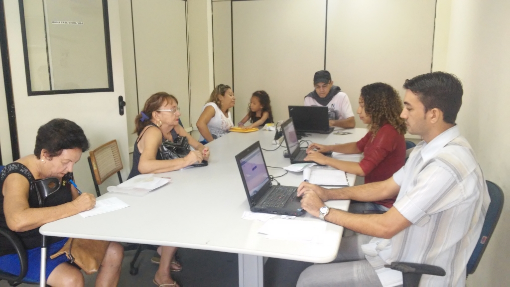 Na Habitafor, são distribuídas senhas para realização de 60 atendimentos por dia