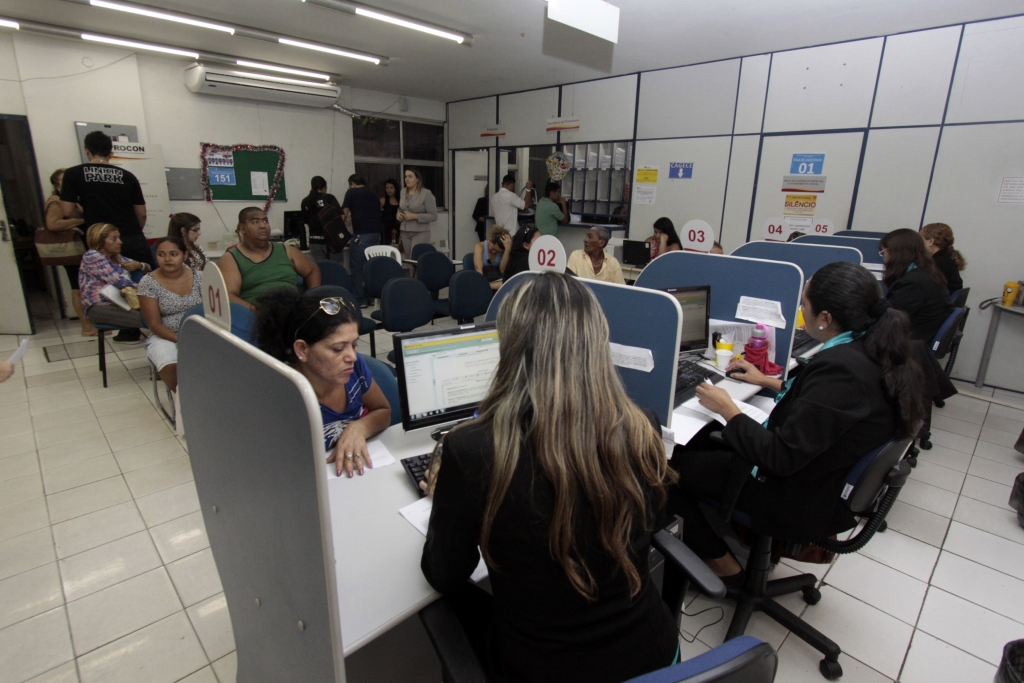 O consumidor pode abrir procedimento no Procon, que emite uma CIP para o problema ser resolvido em 10 dias (Foto: Igor de Melo)