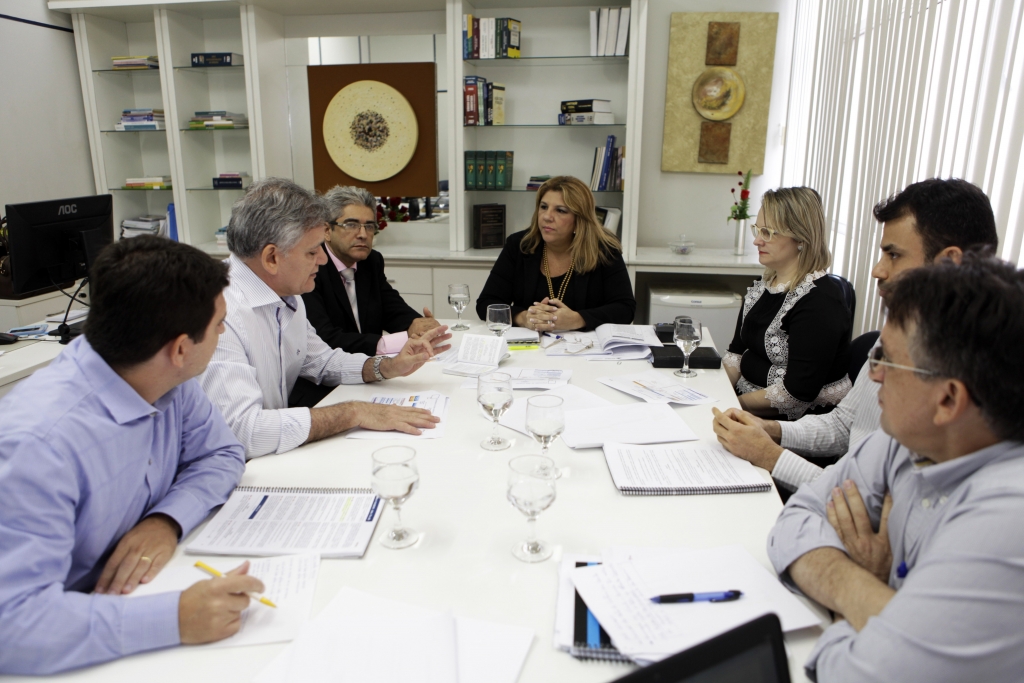 O Procon apresentou algumas propostas de compensação e parcelamento para consumidores (Foto: Igor de Melo)