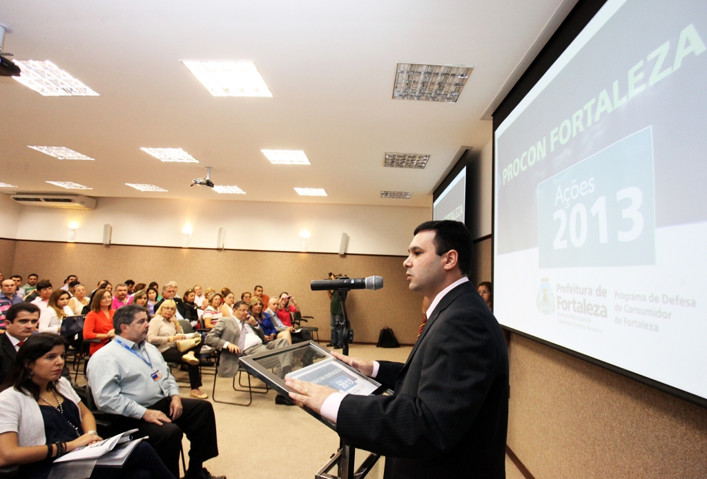 Em 2013, o índice de resolutividade de problemas entre consumidores e empresas foi de 73% (Foto: Marcos Moura)