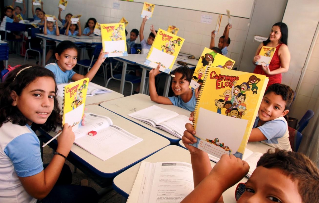 A iniciativa beneficia 215 estudantes de sete turmas