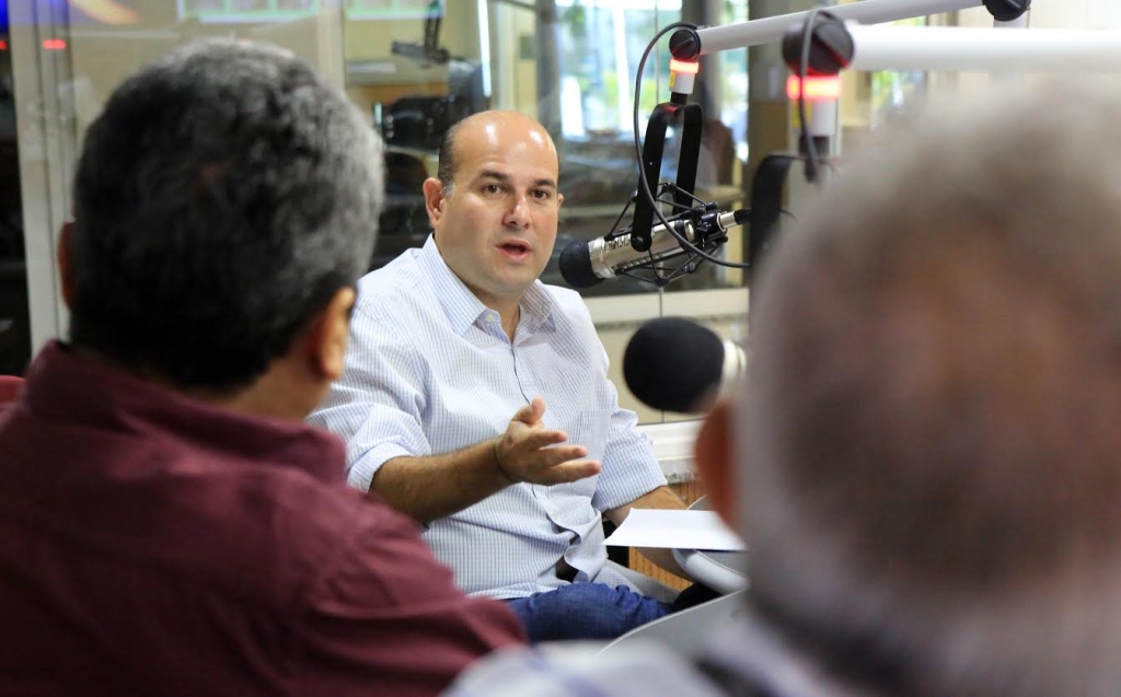 Durante o programa, o prefeito Roberto Cláudio respondeu a perguntas sobre a gestão (Foto: Marcos Moura)