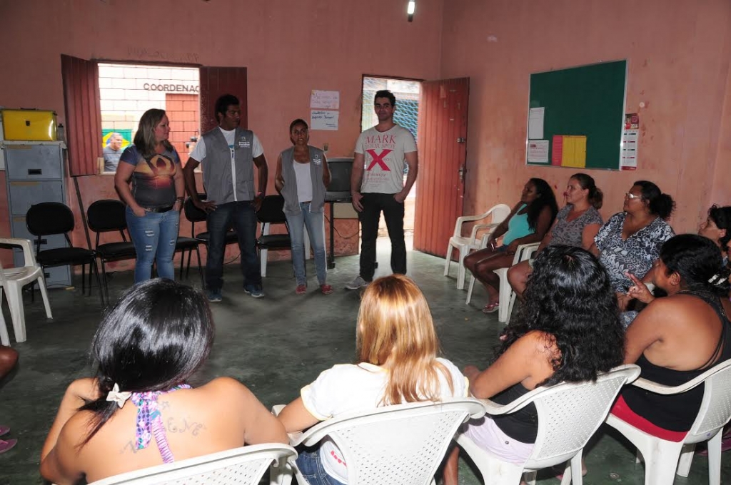 No primeiro momento do encontro, os pais/responsáveis irão aprender a interagir de forma eficaz com a escola de seus filhos