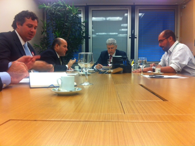 O prefeito reuniu-se, na sede do BNDES, no Rio de Janeiro, com o diretor da área de Infraestrutura Social, Guilherme Lacerda