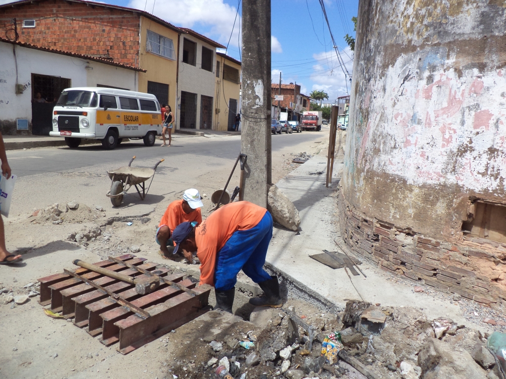 A reforma das vias irá melhorar o escoamento das águas pluviais, evitando pontos de alagamento e aumentando a vida útil da malha viária