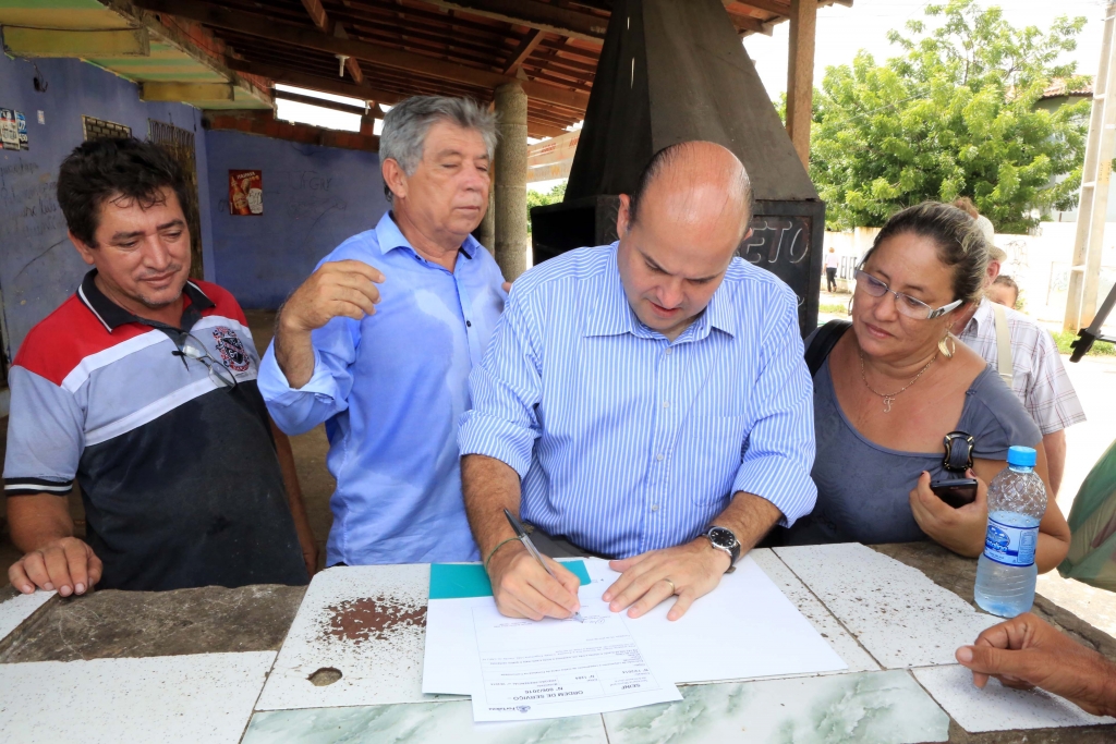 Conforme o Prefeito, a demanda da comunidade sensibilizou a gestão a promover ações nos locais nas áreas de infraestrutura (Foto: Marcos Moura)
