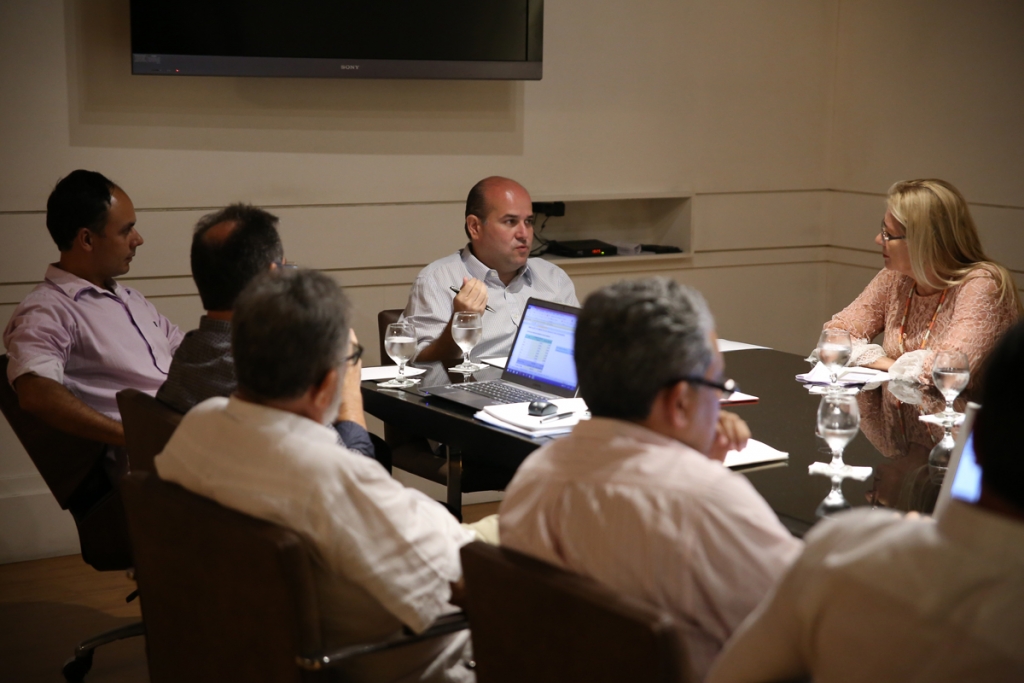 Prefeito anunciou o índice de reajuste no salário do funcionalismo durante reunião da Mesa Permanente de Negociação (Foto: Queiroz Netto)