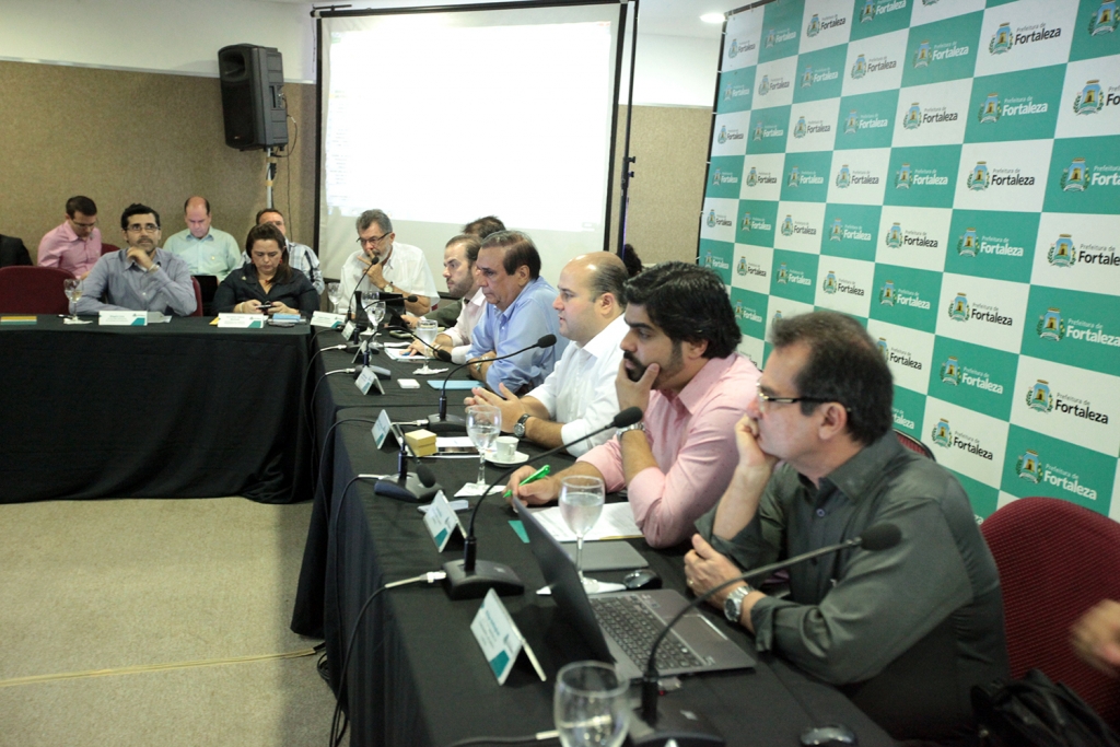 Reunião acontece no auditório do Paço Municipal (Foto: Marcos Moura)