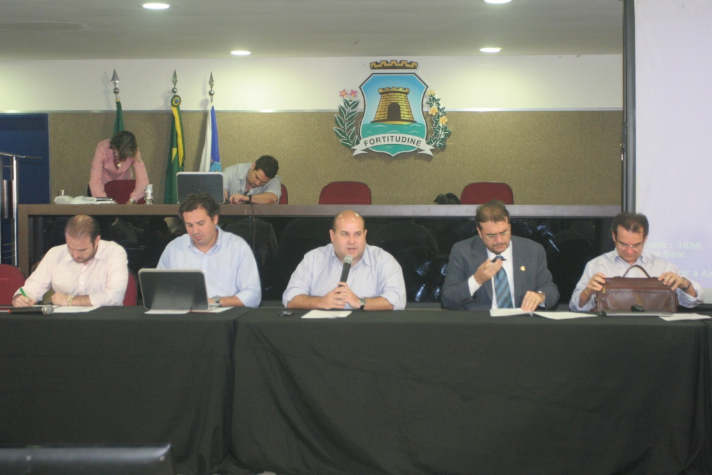 O prefeito destacou que a ideia é estabelecer prazos para a concretização do que está programado para ser executado (Foto: Mauri Melo)