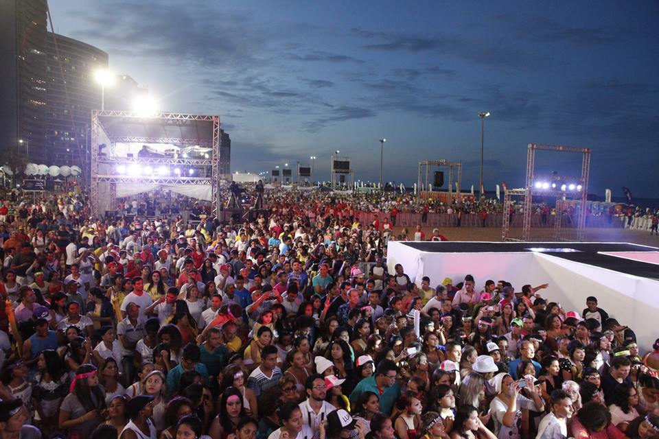 São 11 atrações nacionais e regionais que se apresentam até as 7h05 de sexta-feira (01/01) (Foto: Marcos Moura)