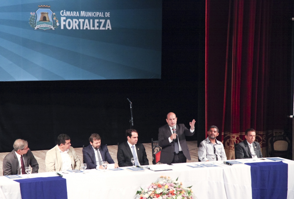 Roberto Cláudio destacou ainda a decisão da Mesa Diretora da Câmara de avaliar a possibilidade de trazer a sede do Legislativo municipal para o Centro