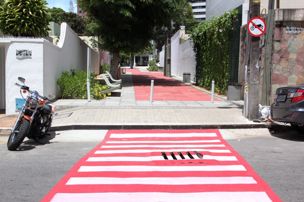 O equipamento agora conta com mobiliário urbano, paraciclo, piso drenante, painel de mosaico, jardim vertical, paisagismo (Foto: Queiroz Netto)