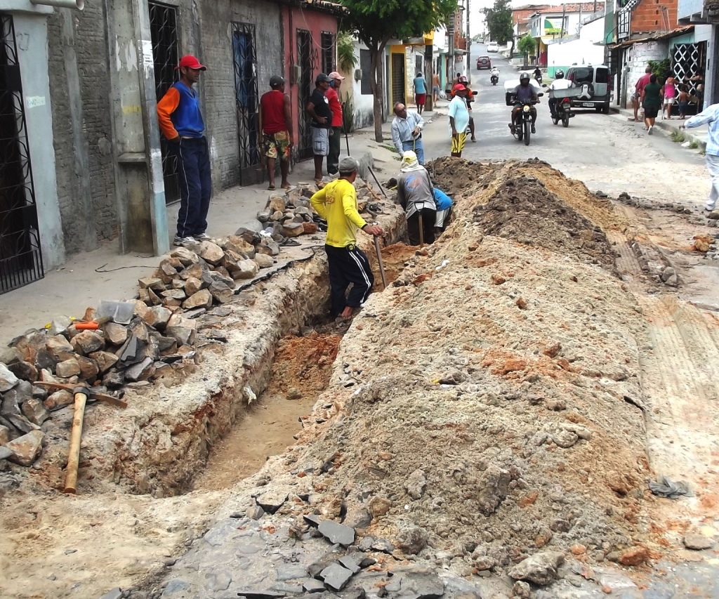 A reforma da rede de esgoto irá melhorar o escoamento das águas pluviais