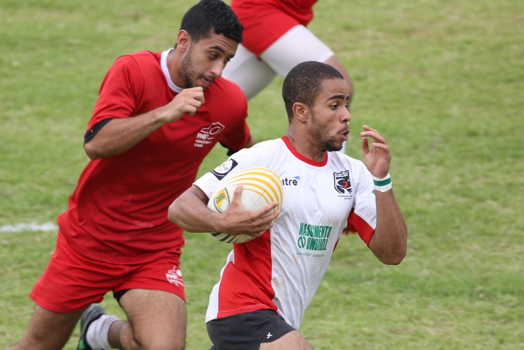 Projeto Rugby Cidadão visa estimular a disciplina e valores voltados à prática da cidadania (Foto: Luiz Pires/FOTOJUMP)