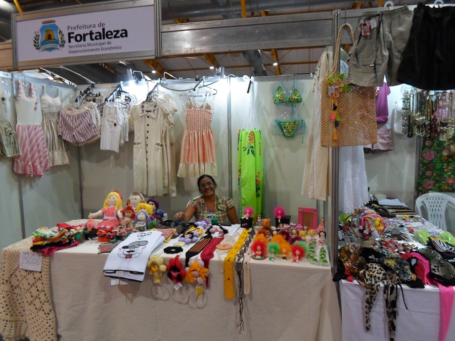 Serão disponibizados seis espaços na Feira para os artesãos assistidos pela prefeitura comercializarem seus produtos