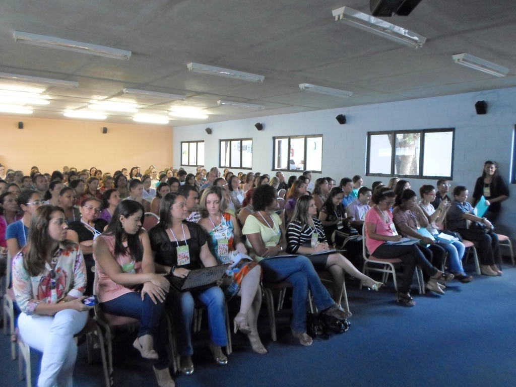 O evento foi realizado pela manhã, com a presença de cerca de 100 pessoas