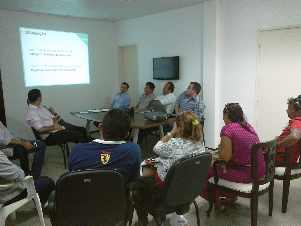 Além de apresentar o plano, Renato Lima também ouviu sugestões dos feirantes