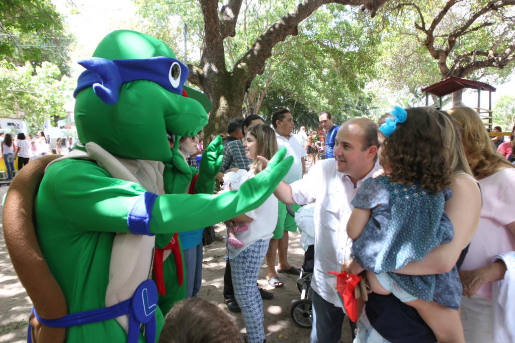 No primeiro dia, muitas famílias se reuniram em piqueniques, ao som de orquestras e coral, e se divertindo com os filhos (Foto: Marcos Moura)