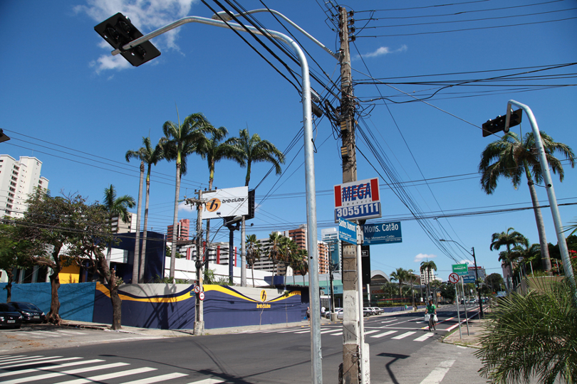 Além da alteração na circulação, um novo semáforo também será instalado no cruzamento da Monsenhor Catão com Santos Dumont (Foto: Queiroz Netto)