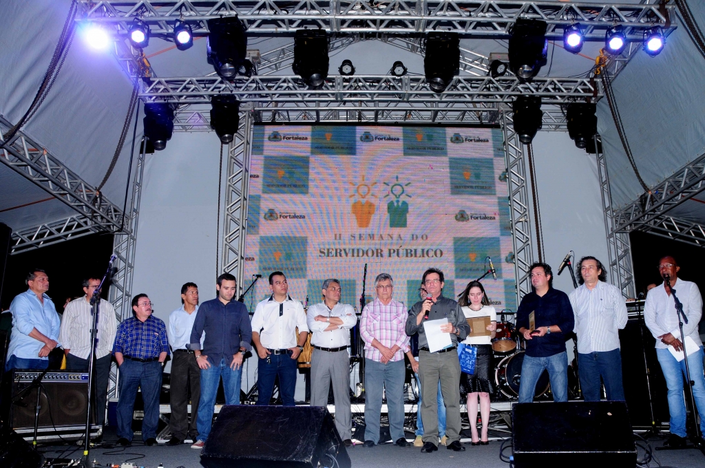 Os vencedores das atividades da Semana do Servi foram homenageados (Foto: Nely Rosa)