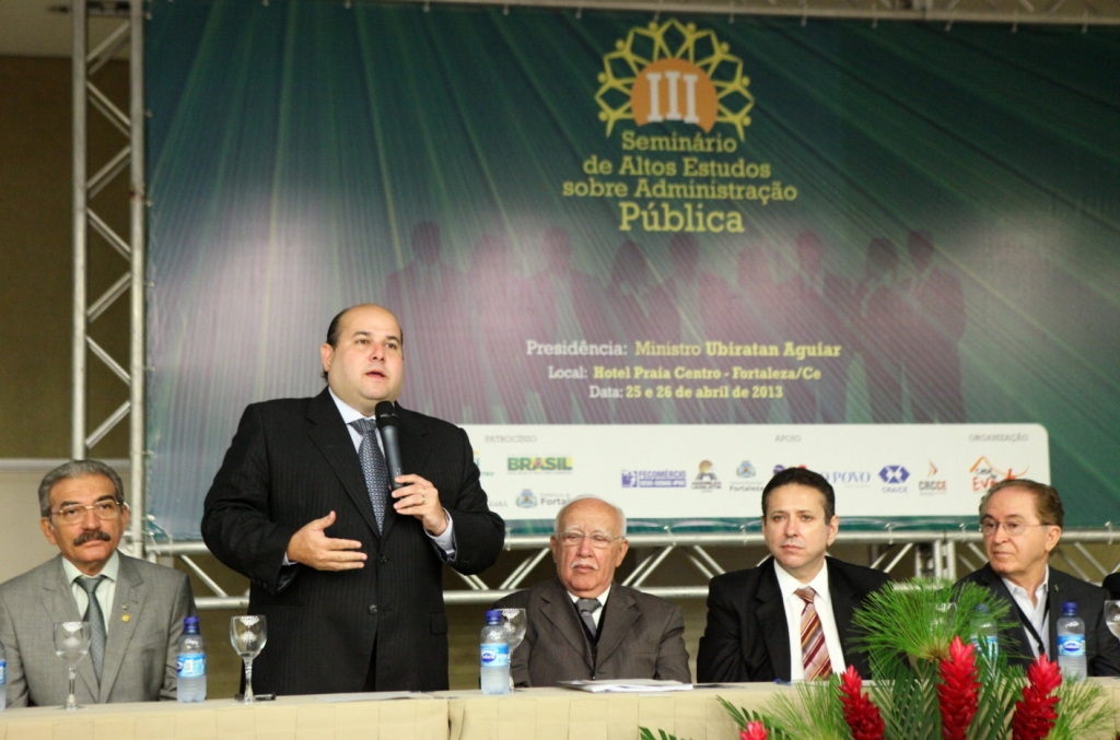 Roberto Cláudio participou da mesa de abertura do Seminário Altos Estudos sobre Administração Pública (Foto: Marcos Moura)