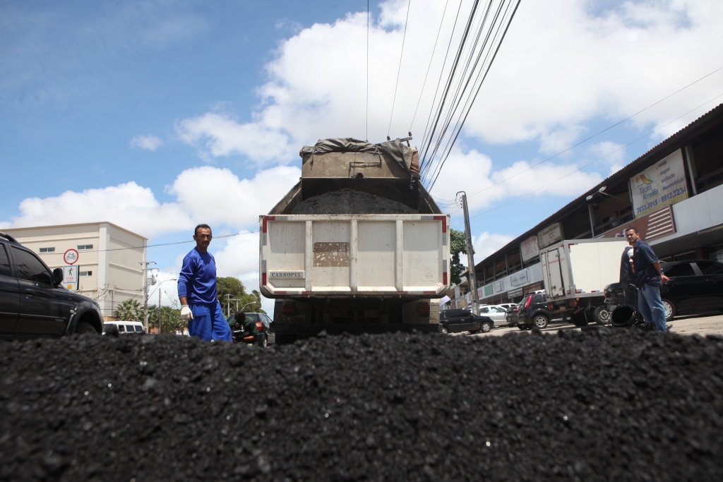 Ao todo, cinco equipes estão envolvidas no trabalho, diariamente, das 8h às 17h (Foto: Marcos Moura)