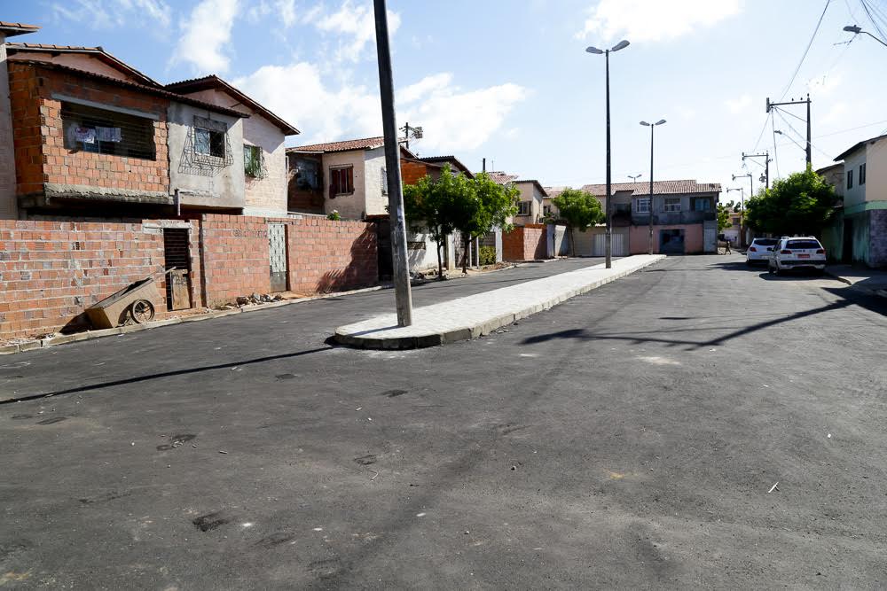 As vias receberam aplicação de asfalto, novo calçamento, sinalização e iluminação em luz branca (Foto: Thiago Gaspar)