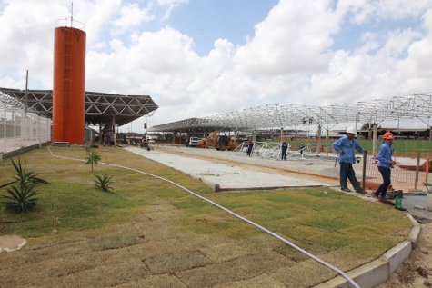 A medida visa facilitar a circulação dos ônibus e viabilizar o andamento das obras do novo terminal do Antônio Bezerra (Foto: Queiroz Netto)