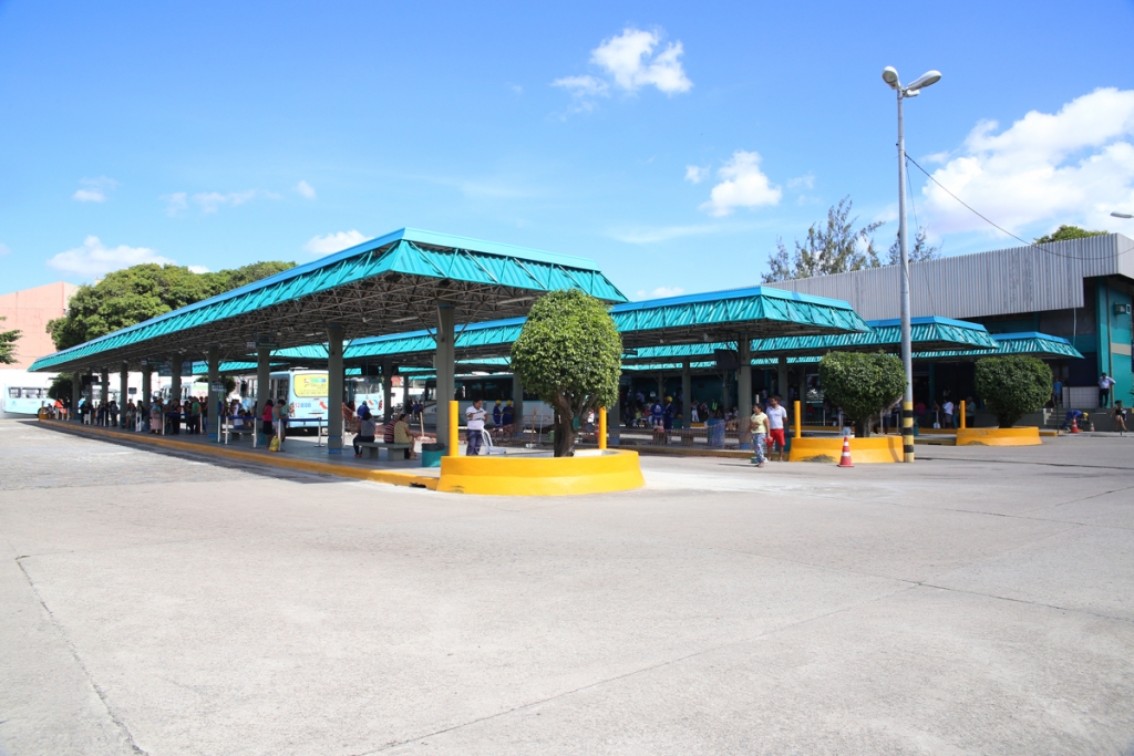 Entre os benefícios implantados, estão wi-fi gratuito, painéis de previsão de chegada dos ônibus e projeto Terminal Literário (Foto: Queiroz Netto)