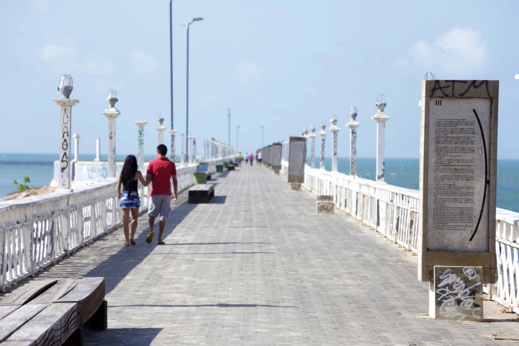 18 totens que medem aproximadamente dois metros de altura estão espalhados ao longo do espigão da João Cordeiro (Foto: Thiago Gaspar)