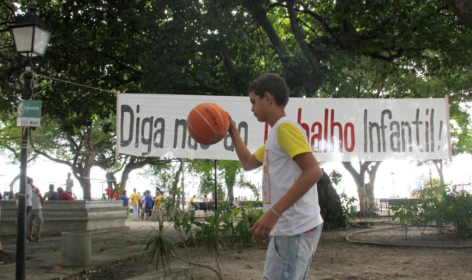 Crianças e adolescentes foram alertados por meio de brincadeiras e diálogos (FOto: Kiko Silva)