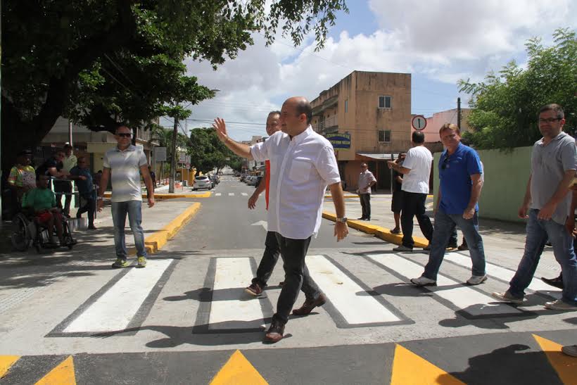 Conjunto de medidas físicas e de sinalização busca trazer maior ordenamento e priorizar o tráfego de passageiros (Foto: Kiko Silva)