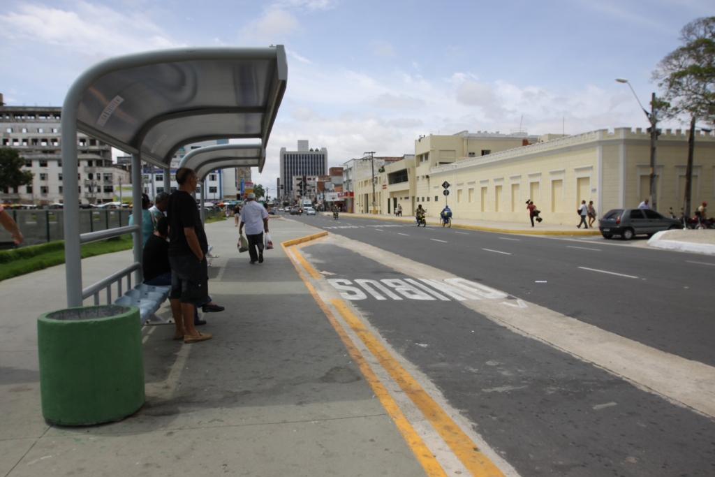 Algumas linhas passarão a parar na Av. Tristão Gonçalves, no trecho entre as ruas Guilherme Rocha e Liberato Barroso (Foto: Queiroz Netto)
