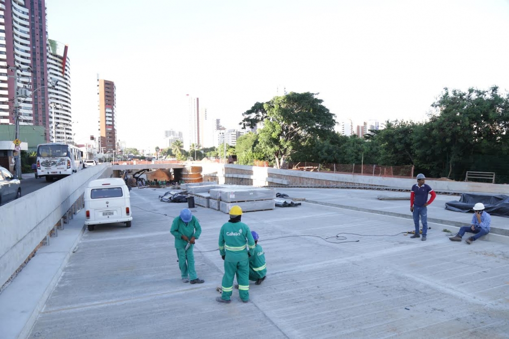 O novo desvio é necessário para viabilizar a conclusão do túnel na Av. Engenheiro Santana Júnior (Foto: Thiago Gaspar)