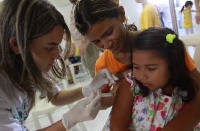 Foram vacinados 961.155 pessoas na faixa etária de cinco a 29 anos, o que corresponde a 86% da meta estabelecida