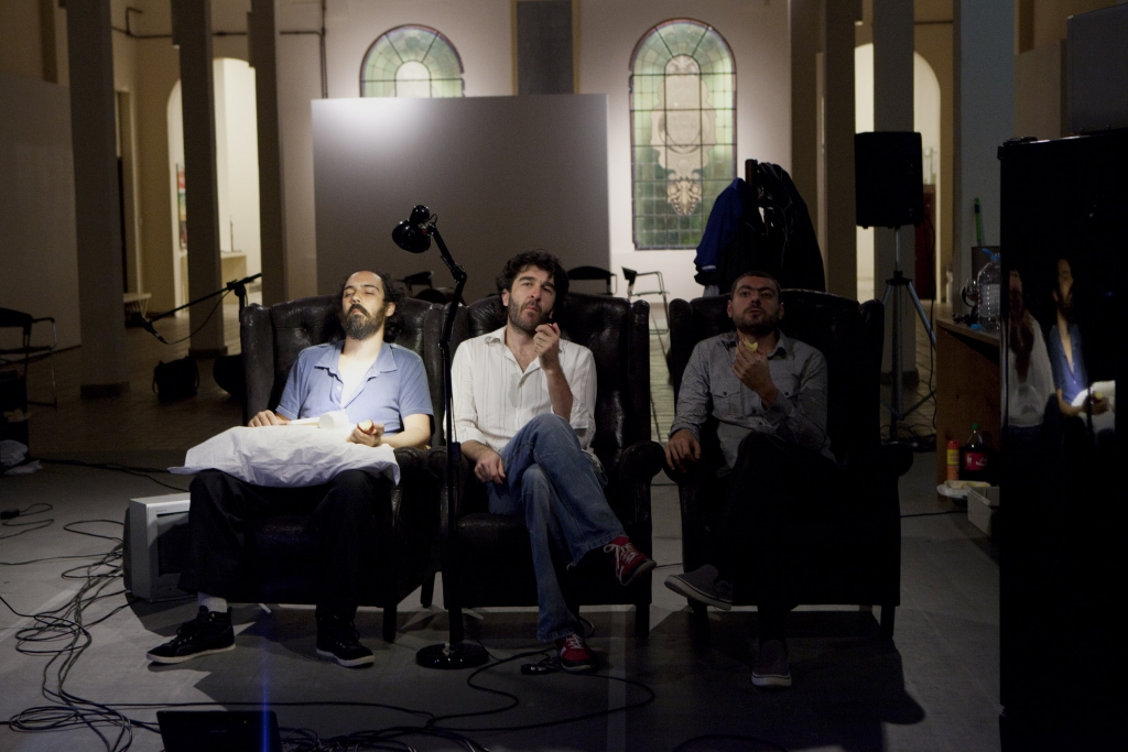 “Vigília” (SP),espetáculo convidado do IX FTF, que se apresentará de domingo (24) para segunda (25), das 17h às 5h, no Galpão da Rffsa