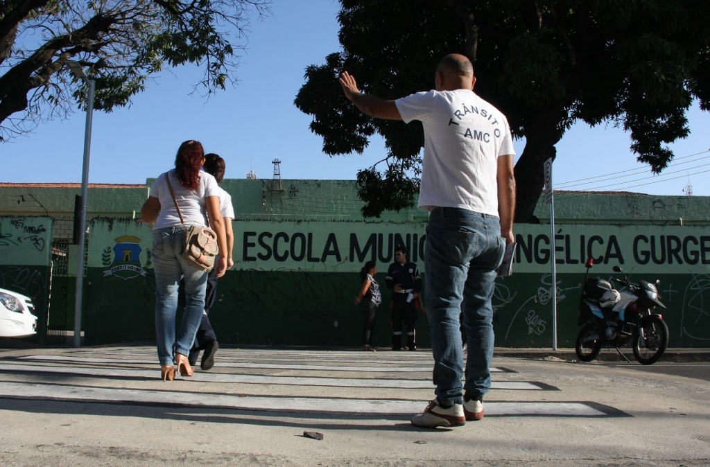 Educadores de trânsito entregarão panfletos e orientarão sobre os locais onde é permitido estacionar (Foto: Kiko Silva)